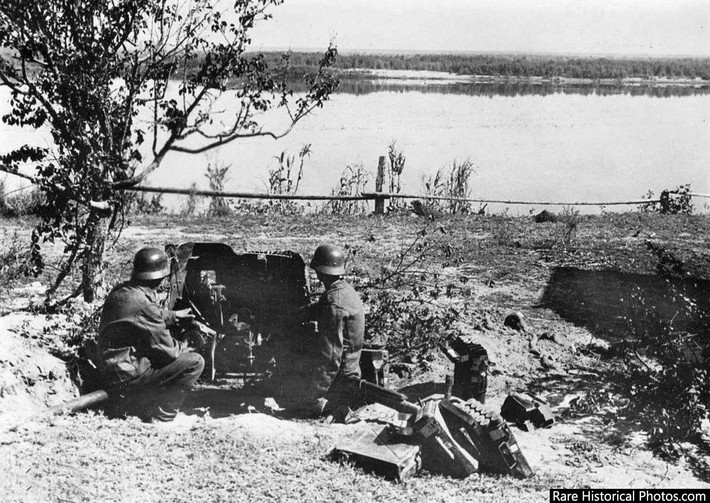 Binh lính Đức quốc xã chiến đấu tại khu vực sông Volga tháng 9/1942.