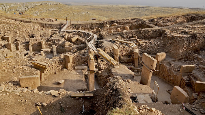 Quần thể cự thạch Gobekli Tepe được phát hiện ở Thổ Nhĩ Kỳ vào năm 1995. Theo các chuyên gia, kiến trúc này có niên đại khoảng 11.500 tuổi.