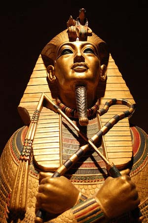 Tuy nhiên, nghiên cứu của các chuyên gia chỉ ra, trong thời gian trị vì, các pharaoh của Ai Cập cổ đại không hề để bộ râu dài như vậy.