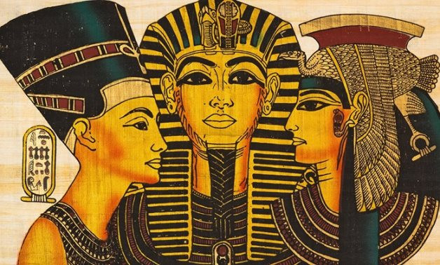 Các pharaoh thường cạo trọc đầu và không để râu. Sau đó, họ đội tóc giả, đeo râu giả. Điều này xuất phát từ thói quen sinh hoạt cũng như tín ngưỡng của người Ai Cập.
