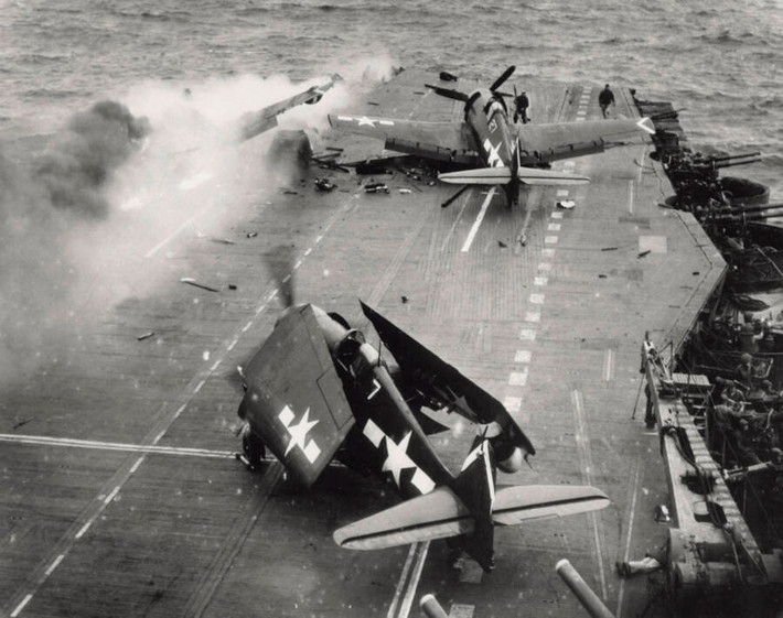 Vào ngày 4/4/1945, ông Kazuo được lệnh thực hiện nhiệm vụ đầu tiên sau 10 tháng làm phi công cảm tử. Ông lái máy bay chở theo một quả bom gần 500 kg nhưng nhiệm vụ thất bại khi bị các máy bay Mỹ phát hiện từ sớm. Trong 6 lần tiếp theo, ông Kazuo tiếp tục thất bại.