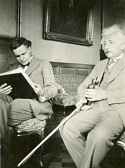 Vào năm 1919, Einstein chính thức ly hôn bà Mileva. Cuộc hôn nhân đổ vỡ của bố mẹ để lại tổn thương lớn cho Eduard. Đến năm 1930, người con này của Einstein được chẩn đoán tâm thần phân liệt. Hai năm sau, Eduard điều trị tại Bệnh viện tâm thần Burghölzli ở Zurich và bỏ dở sự nghiệp học hành.