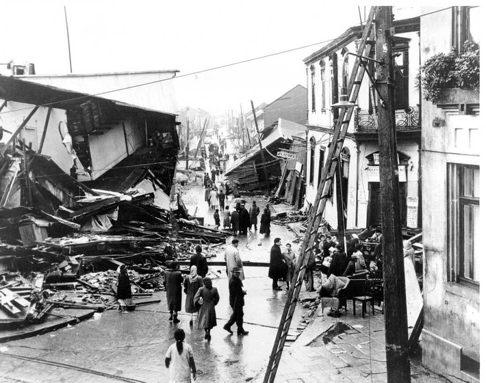 Vào ngày 22/05/1960, trận động đất mạnh 9,5 độ richter làm rung chuyển thành phố Valdivia, miền nam Chile. Thảm họa thiên nhiên này chỉ diễn ra trong 10 phút kéo sau đó là những cơn sóng thần cao 20m đã gây ra hậu quả khủng khiếp.
