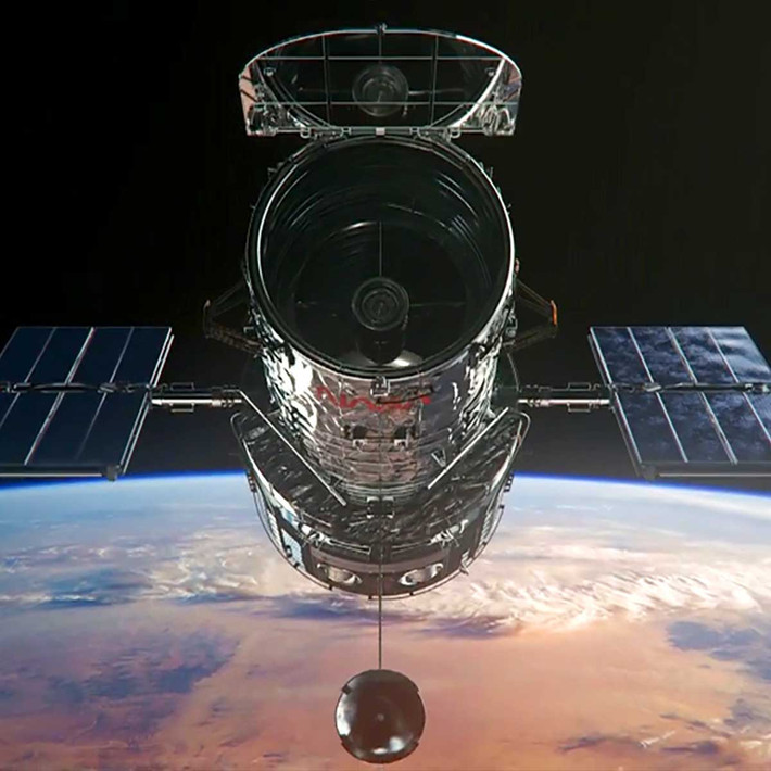 Kể từ khi được bảo trì lần cuối bởi chương trình tàu con thoi của NASA (hiện đã ngừng hoạt động vào năm 2009), quỹ đạo của kính viễn vọng Hubble 32 tuổi này đã giảm độ cao khoảng 25 km.