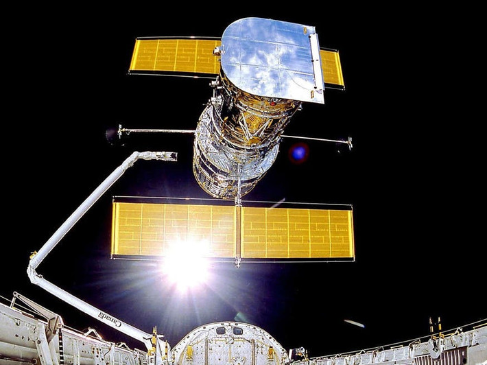 Theo các chuyên gia, kể từ khi phóng lên, Hubble đã cung cấp cho các nhà khoa học khoảng 1,4 triệu hình ảnh chưa từng thấy trước đây và cung cấp dữ liệu cho hơn 17.000 bài báo khoa học.