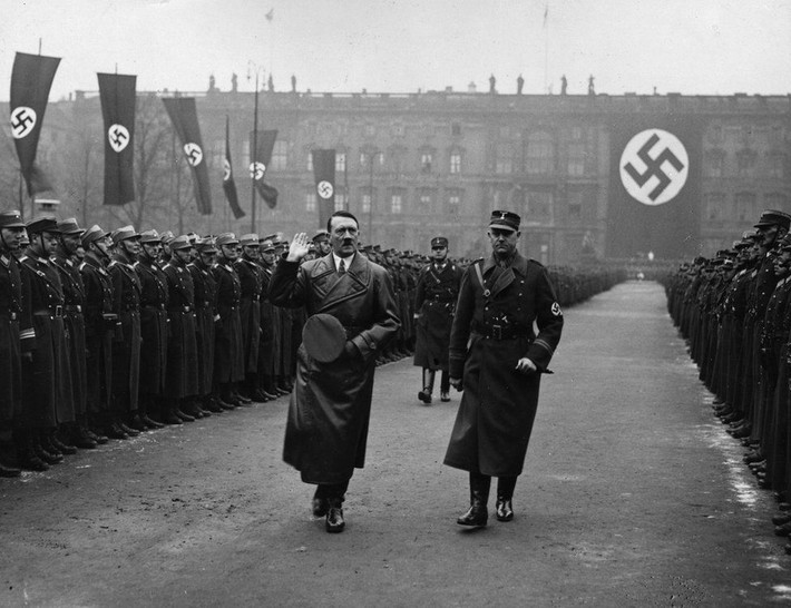 Vào ngày 19/9/1941, quân đội Đức quốc xã chiếm đóng thành phố Kiev, Ukraine thuộc Liên Xô. Tám ngày sau khi nắm quyền kiểm soát nơi này, binh sĩ phát xít Đức thực hiện các cuộc hành quyết hàng loạt đẫm máu.