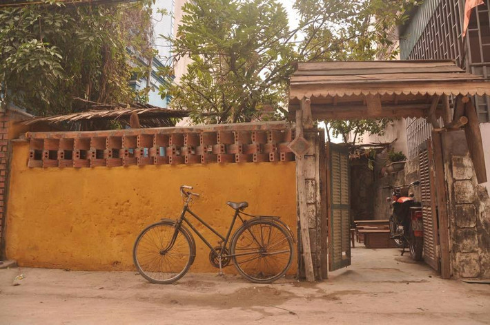 Và để thỏa mãn những niềm đam mê ấy, chàng trai 25 tuổi đã "dành cả thanh xuân" để chinh phục những cũng đường, đi tới đâu thấy ai đó có món đồ cũ không dùng đến là Văn Bắc đi xin hay nhặt nhạnh mang về.