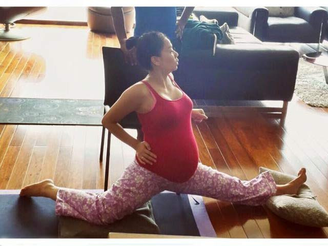 Bước sang thai kỳ ở tháng thứ 8 nhưng Thu Minh vẫn rất chăm chỉ luyện tập yoga.