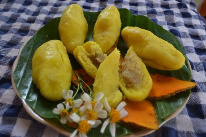 Bánh nghệ có lẽ là món bánh gắn bó đặc biệt với phiên chợ chiều của những người dân khu Nam huyện Tiền Hải, Thái Bình.
