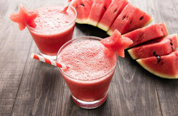 Dưa hấu: Dưa hấu có chứa một hàm lượng cao các amino acid có tên là citrulline, có khả năng làm thúc đẩy quá trình sản sinh arginin - loại acid có liên quan mật thiết đến sự vận hành của các mạch máu bên trong cơ thể.