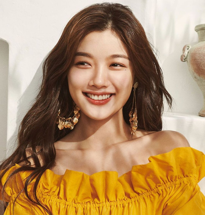 Kim Yoo Jung cho biết cô thích ngồi lại mỗi tối để nhìn lại một ngày của mình. Nữ diễn viên tâm sự thêm: “Tôi là kiểu người ngay cả khi bị hiểu lầm cũng không chủ động giải thích. Những người tin tưởng đương nhiên sẽ ở lại và làm bạn với tôi. Với những người hiểu lầm, dù tôi có giải thích đến mấy, họ vẫn không tin. Tôi không nghĩ sự hiểu lầm có thể được loại bỏ thông qua lời giải thích từ một phía. Vấn đề cơ bản là đối thoại giữa đôi bên để giải quyết vấn đề”.