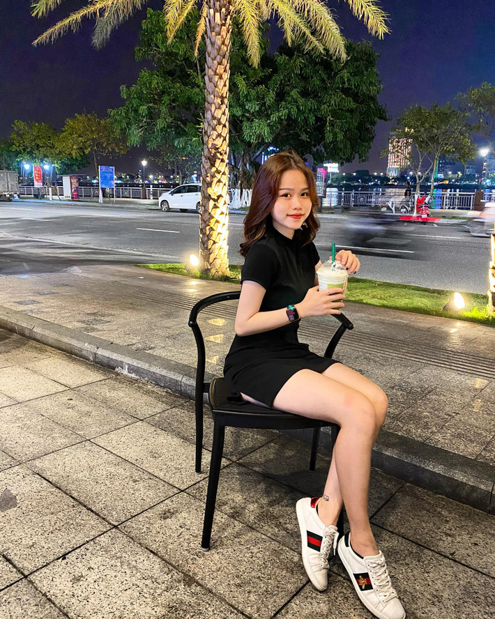 Không khó để nhận thấy, bạn gái cũ của Quang Hải cũng là một tín đồ hàng hiệu.