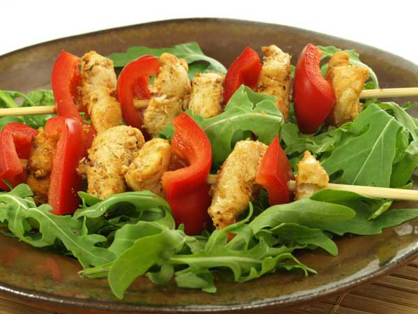 5. Thịt nướng rau củ: Có rất nhiều loại rau mà bạn có thể thêm vào món thịt nướng ngon lành gồm chuối sống, củ dền, đậu xanh, ớt chuông, nấm và bí xanh.