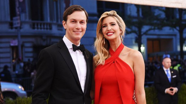 Dù có bận rộn tới đâu, Ivanka Trump vẫn thức dậy vào 5 giờ sáng để tới phòng gym tập luyện. Ngoài những bài tập cơ bản thì cô đặc biệt yêu thích động tác squats, cô tập nó mỗi sáng và nó giúp cô cảm thấy mạnh mẽ và tràn đầy năng lượng cho một ngày mới.