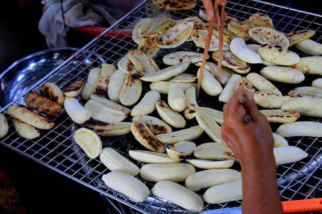 Điều quan trọng làm nên món chuối đập ngon chuẩn vị là khâu chọn chuối. Bởi nếu chọn chuối không khéo thì món chuối đập sẽ quá cứng hoặc quá mềm, thậm chí ăn không còn ngon.