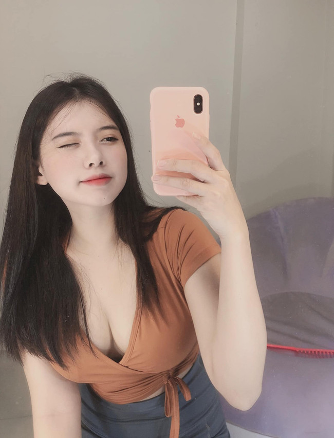 Cô bị nhiều người chế giễu vì tăng cân quá nhanh dù trước đó sở hữu thân hình khá thon gọn.
