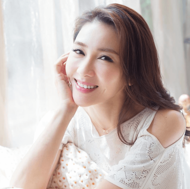 Để duy trì được sắc vóc dài lâu và vòng eo thon thả, Lê Tư luôn chăm chỉ thực hiện những thói quen ăn uống lành mạnh mỗi ngày.