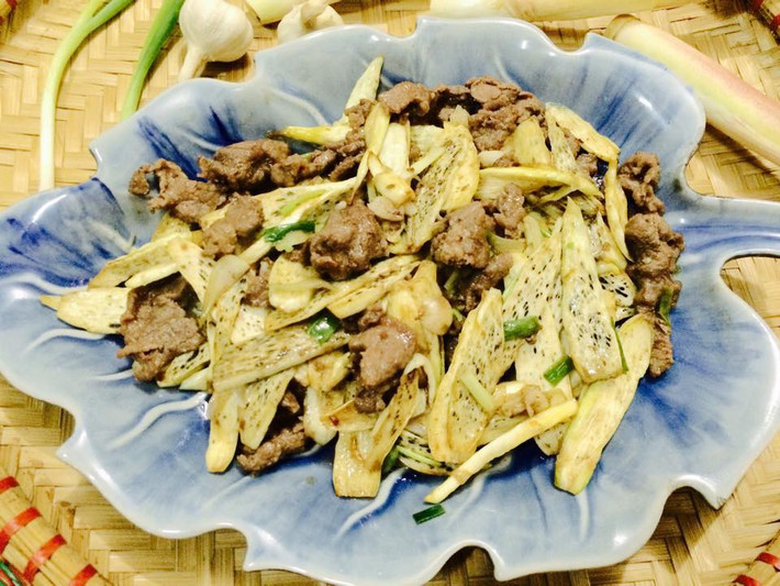 Củ niễng vị hơi ngọt, có thể chế biến thành nhiều món ngon đơn giản mà bổ dưỡng, góp phần hấp dẫn thêm cho mâm cơm ngày se lạnh.