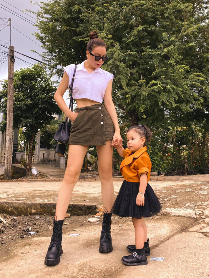 Nhờ cách ăn và tập như trên mà Trà Ngọc Hằng ngày càng nóng bỏng, xinh đẹp và luôn tràn đầy tự tin dù đã là mẹ một con. Tùy mỗi người sẽ có những phương pháp khác nhau, nhưng cô hy vọng phương pháp của mình có phần nào giúp ích để chị em có thể hiện bikini tự tin. Ảnh: Internet.