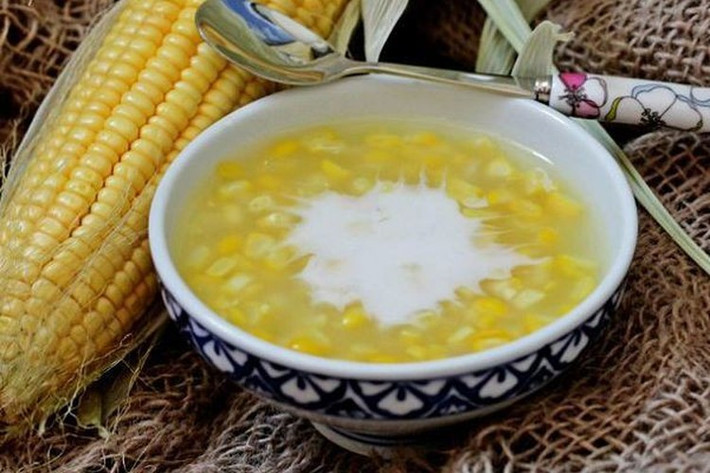 Chè ngô: Với cách làm đơn giản, chỉ vài bước nhỏ là bạn có thể hoàn thành xong món chè ngọt mát. Vào mùa hè, được thưởng thức vị ngon của một chén chè bắp lạnh là điều tuyệt vời khó có thể tả được bằng lời.