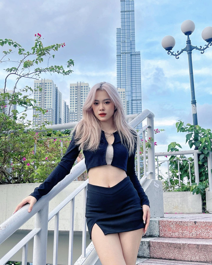 Hình ảnh trước đây của Ngân Hà. Trước khi bị đồn sửa ngực, Ngân Hà từng xác nhận đã thực hiện một số phẫu thuật thẩm mỹ để hoàn thiện nhan sắc như nâng mũi, cắt mí, tiêm filler môi.