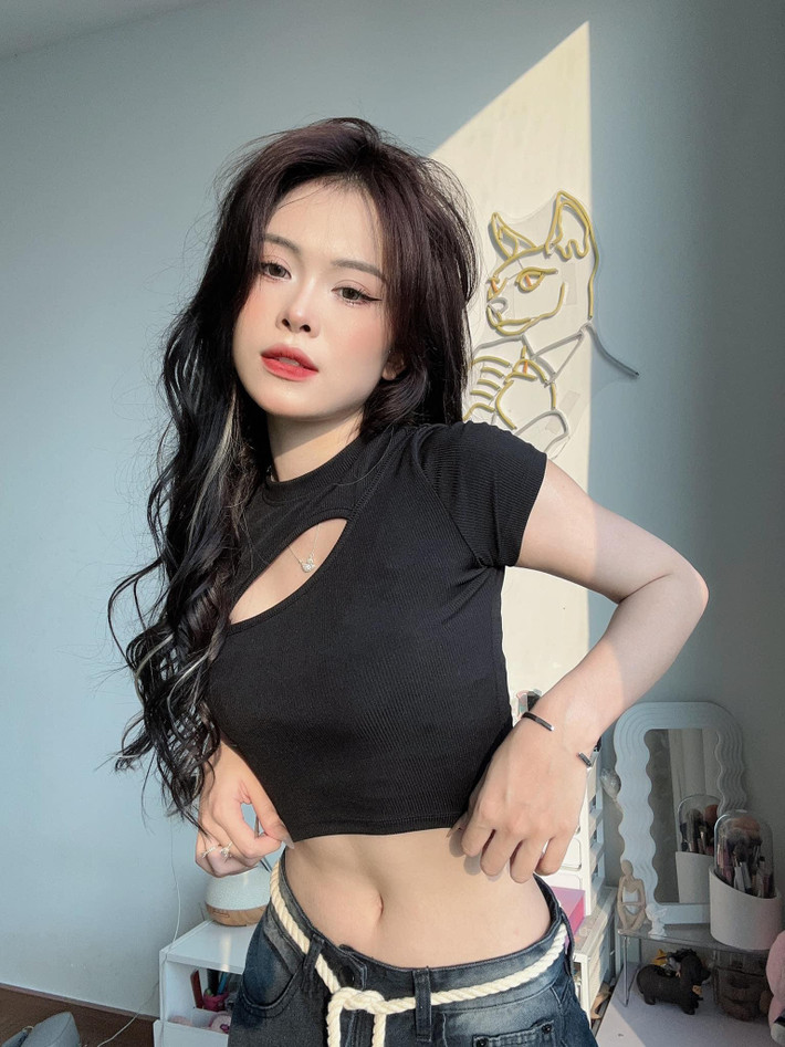 Ngân Hà chia sẻ rằng cô luôn tự ti về ngoại hình của mình, đặc biệt là chiếc mũi to và đôi mắt một mí. Sau khi quyết định "dao kéo", Ngân Hà cảm thấy tự tin hơn rất nhiều và yêu đời hơn.
