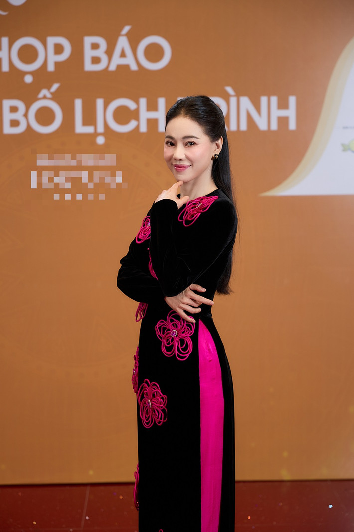 "Hoa hậu Quốc gia Việt Nam tôn trọng nét đẹp khác biệt của các thí sinh. Cuộc thi có những phần thi mà trước giờ chưa làm là các phần thi đề cao nét đẹp về công dung ngôn hạnh, các phần thi cắm hoa, nấu ăn. Chúng tôi sẽ làm sao để các phụ huynh yên tâm con em mình không chỉ học giỏi mà còn hoàn thiện các kỹ năng khác với sự nết na, khéo léo đúng mong đợi của bố mẹ, ông bà", bà trùm hoa hậu bày tỏ.