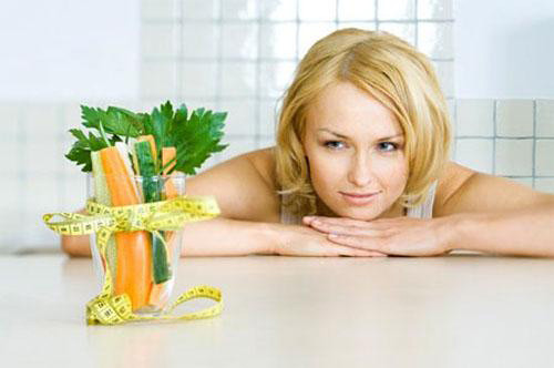 Ăn nhiều rau quả: Với lịch ăn chơi dày đặc ngày 8/3 có thể khiến cơ thể bạn thiếu nước. Hãy bù nước cho cơ thể bằng cách ăn nhiều rau quả trong ngày. Điều đó không chỉ giúp cơ thể hấp thụ thêm các chất chống oxy hóa ngăn ngừa bệnh tật mà còn giúp bạn duy trì trọng lượng cơ thể bởi rau quả tương đối ít calo.