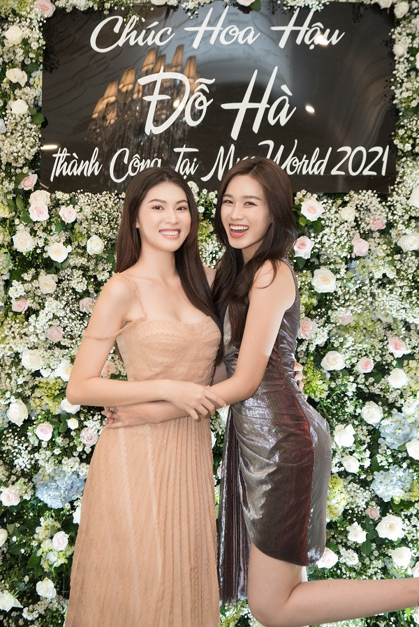Thời gian vừa qua, Hoa hậu Đỗ Hà chăm chỉ tập luyện catwalk cùng siêu mẫu Minh Tú.