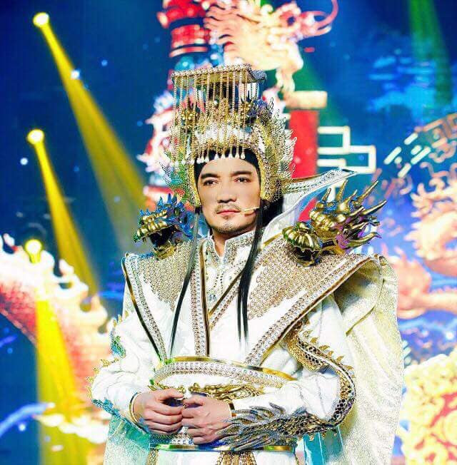 Mới đây Đàm Vĩnh Hưng thông báo anh từ chối lời mời tham gia chương trình Táo Quân của Đài truyền hình Vĩnh Long năm nay.