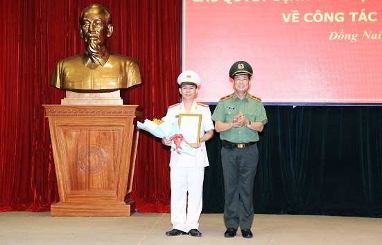 Sáng 1/6, Thiếu tướng Lê Tấn Tới, Thứ trưởng Bộ Công an, đã trao quyết định của Bộ trưởng Bộ Công an bổ nhiệm đại tá Trần Tiến Đạt, Trưởng Phòng an ninh Chính trị Nội bộ công an tỉnh Đồng Nai, giữ chức Phó giám đốc Công an tỉnh Đồng Nai.