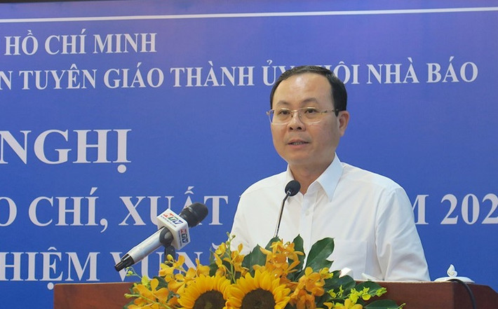 Tân Bí thư Thành ủy Cần Thơ “hứa nỗ lực hết sức, toàn tâm toàn ý cùng với tập thể Ban Chấp hành, Ban Thường vụ, Thường trực Thành ủy TP Cần Thơ nhiệm kỳ 2020-2025 tiếp tục nêu cao truyền thống đoàn kết, thống nhất, tính tiên phong, gương mẫu, tinh thần trách nhiệm, phát huy trí tuệ, sức mạnh tập thể nỗ lực khắc phục khó khăn, thách thức để hoàn thành nhiệm vụ được giao.