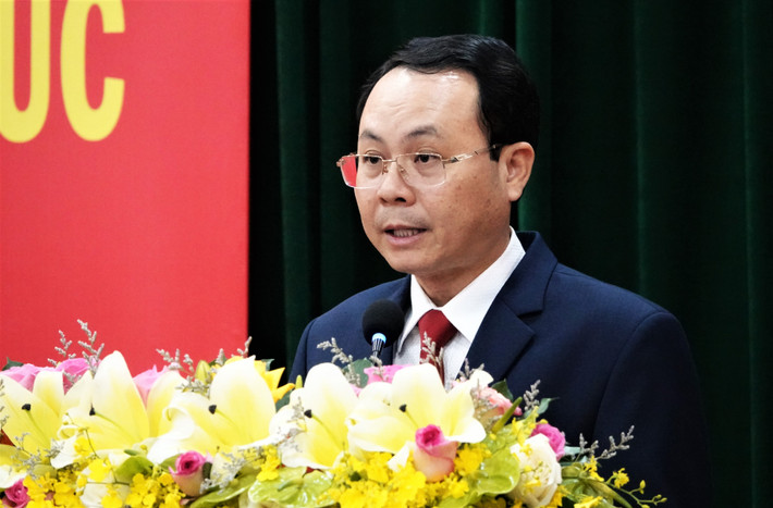 Tân Bí thư Thành ủy Cần Thơ cùng hứa sẽ cùng chung sức, chung lòng, xây dựng TP Cần Thơ phát triển nhanh và bền vững, nâng cao cuộc sống nhân dân, góp phần vào sự phát triển chung của đất nước.