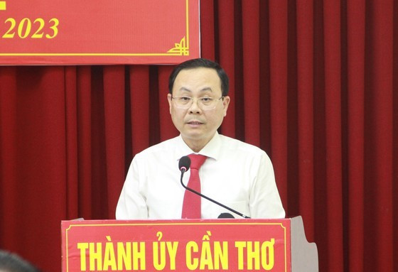 Ông Nguyễn Văn Hiếu giữ chức Bí thư Thành ủy Cần Thơ thay cho vị trí của người tiền nhiệm là Lê Quang Mạnh, Ủy viên Trung ương Đảng, trước đó đã được Quốc hội bầu làm Ủy viên Ủy ban Thường vụ Quốc hội, Chủ nhiệm Ủy ban Tài chính - Ngân sách của Quốc hội.