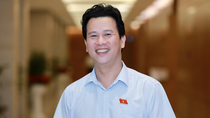 Ông Đặng Quốc Khánh sinh năm 1976 quê ở xã Tiên Điền, huyện Nghi Xuân, tỉnh Hà Tĩnh. Ông Khánh là Tiến sĩ chuyên ngành Quản lý đô thị và công trình, Kỹ sư xây dựng dân dụng và công nghiệp; Ủy viên dự khuyết Trung ương Đảng khóa 12; Ủy viên Trung ương Đảng khóa 13; Đại biểu Quốc hội hai khóa liên tiếp 14 và 15.