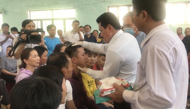 Trong trường hợp kết thúc thời gian xác minh tin báo tố giác tội phạm mà kết quả xác minh cho thấy hành vi không cấu thành tội phạm hoặc không có hành vi vi phạm pháp luật, cơ quan điều tra sẽ ra quyết định không khởi tố vụ án, khi đó bà Nguyễn Phương Hằng có quyền khiếu nại quyết định này theo quy định của pháp luật.