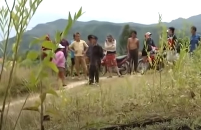 Quá trình điều tra cho thấy nạn nhân có quan hệ với một người đàn ông trung niên trên địa bàn. Bà Thanh là một góa phụ, chồng mất cách thời điểm xảy ra vụ án vài năm. Bà Thanh có qua lại tình cảm với ông T. làm nghề bảo vệ xã bên cạnh và đã có gia đình. Địa điểm hai người hẹn hò cũng chính là khu vực nghĩa trang nơi phát hiện tử thi.