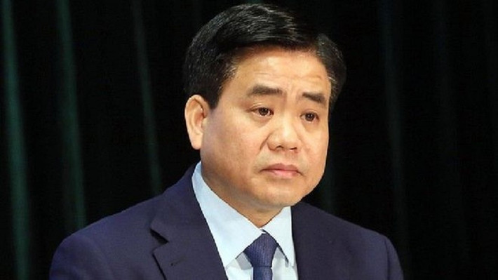 Tuy nhiên sau đó, ông Chung lại chỉ đạo miệng đối với bị can Võ Tiến Hùng và yêu cầu mua chế phẩm qua Công ty Arktic, không mua trực tiếp từ hãng như trong văn bản. Ông Chung yêu cầu dừng việc xử lý ô nhiễm nước hồ theo công nghệ cũ khi chưa thử nghiệm và chưa có cơ quan có thẩm quyền đánh giá tính hiệu quả của chế phẩm Redoxy-3C.