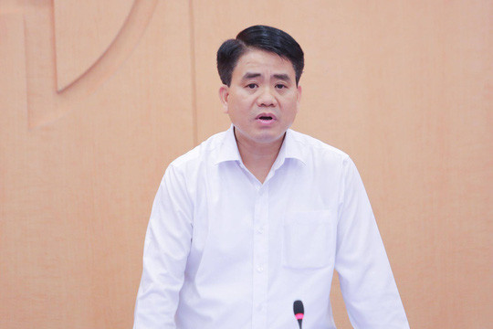 Công ty Arktic có vốn điều lệ 5 tỷ đồng, do bị can Giang nắm 60% cổ phần và một cá nhân khác giữ 40% cổ phần. Tuy nhiên, VKS xác định 2 người này đều đứng tên sở hữu cổ phần thay bà Nguyễn Thị Trúc Chi Hoa (vợ ông Chung). Do đó, Công ty Arktic là doanh nghiệp của gia đình ông Chung.