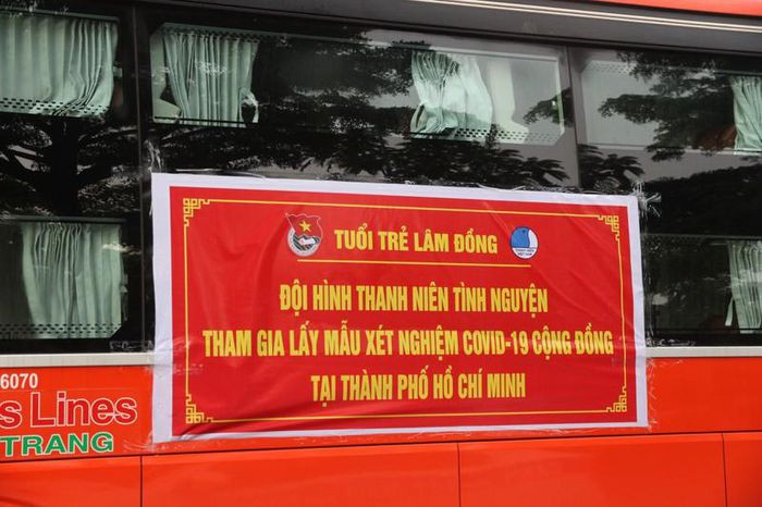 Đoàn tình nguyện viên của tỉnh Lâm Đồng chủ yếu tham gia công tác xét nghiệm trong cộng đồng. Ảnh: TS