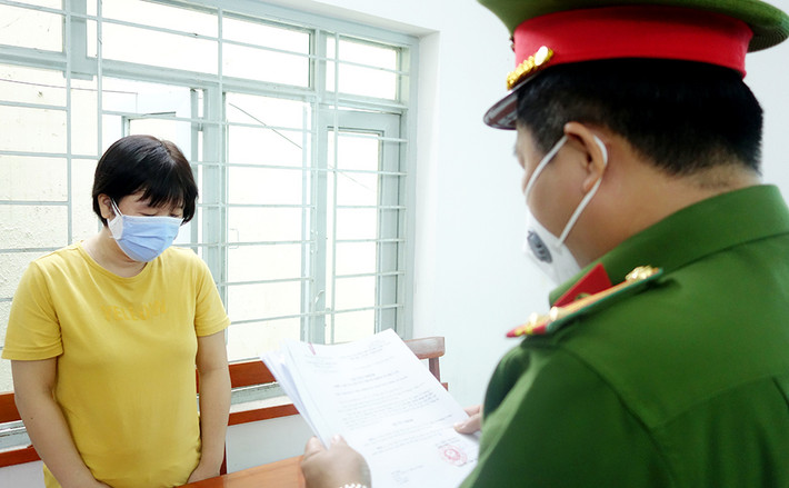 Thi hành Quyết định khởi tố bị can, lệnh bắt tạm giam và khám xét nơi ở của Huỳnh Thị Minh Trâm.