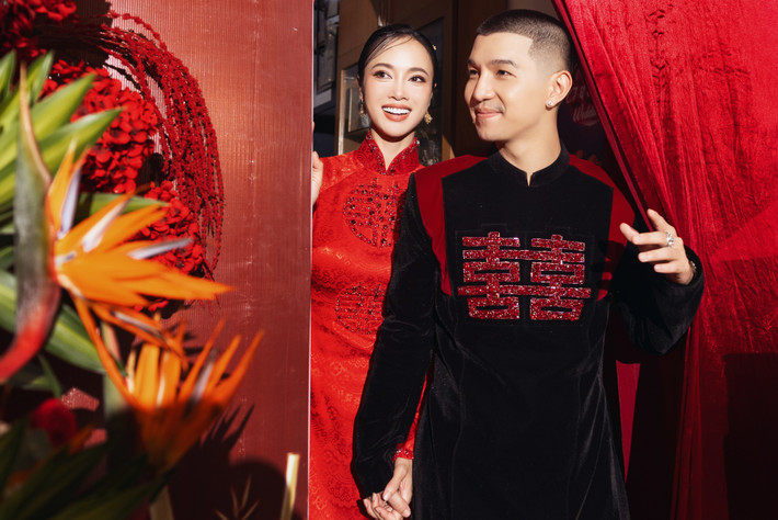 Cặp đôi ngập tràn hạnh phúc trong ngày trọng đại. Ảnh: Saostar