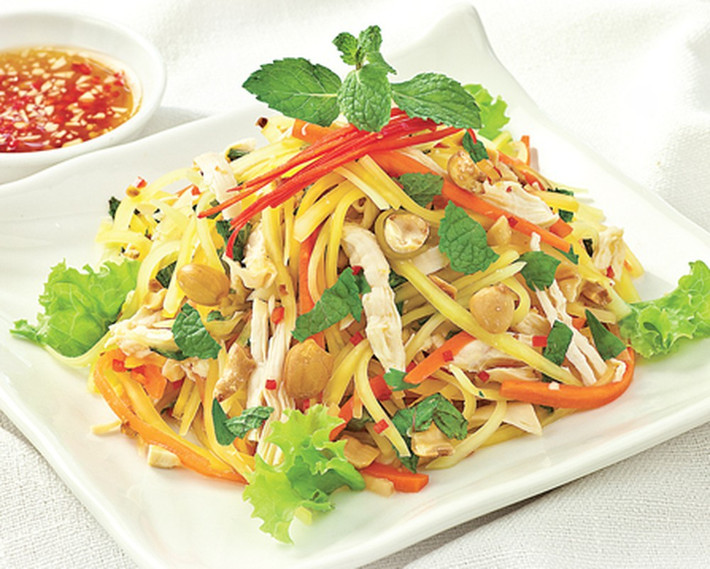 Nộm: Thêm vào một vài món dưa góp, muối chua như hành muối, dưa chuột muối hay dưa giá ngâm giấm… để mâm cỗ thêm đủ vị.