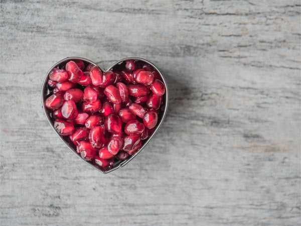 Hỗ trợ sức khỏe tim mạch: Trà lựu chứa nhiều polyphenol chính như anthocyanins, axit phenolic và punicalagin có hoạt tính chống oxy hóa mạnh. Một nghiên cứu nói rằng các polyphenol này thể hiện đặc tính bảo vệ cơ thể chống lại các bệnh tim mạch như đột quỵ và bệnh tim mạch vành.