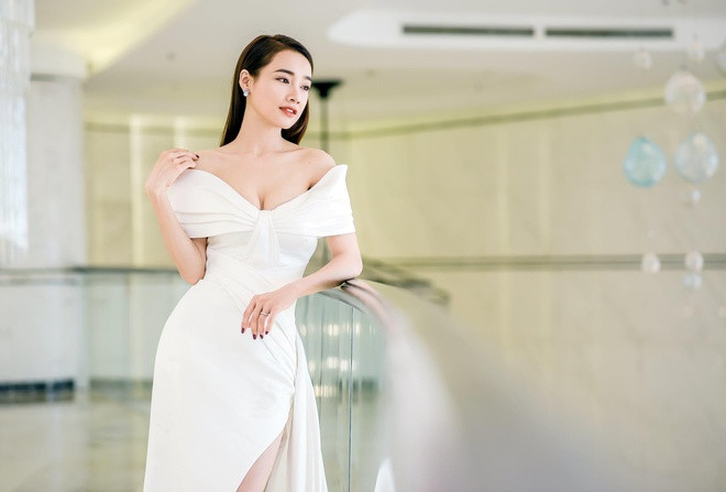 Nhã Phương: Giấu kín chuyện mang thai nhưng kể từ sau khi xác nhận đã có con gái đầu lòng, Nhã Phương thoải mái chia sẻ về cuộc sống mẹ bỉm hơn.