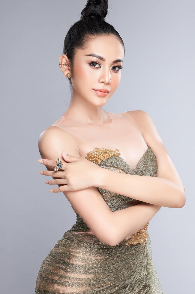 Mỹ Kỳ sở hữu gương mặt đẹp với những đường nét nữ tính. Gây chú ý hơn cả là vóc dáng thon gọn và nóng bỏng.