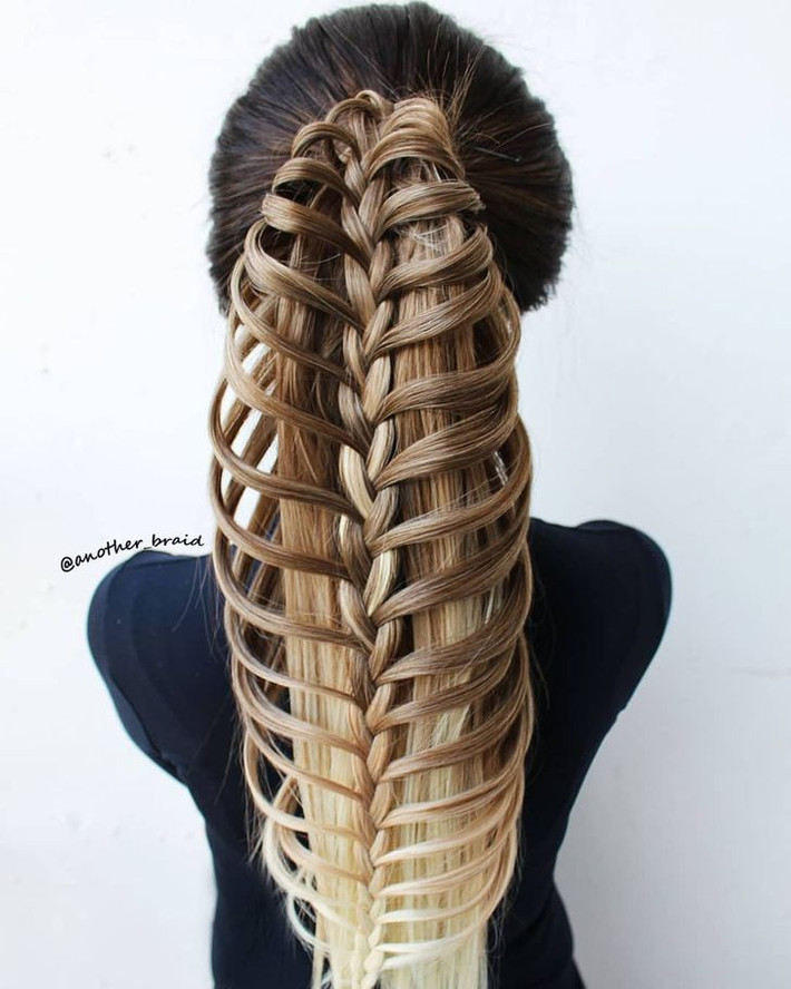 Tài năng của cô ấy đã được giới thiệu trên nhiều ấn phẩm dành riêng cho tạo mẫu tóc.