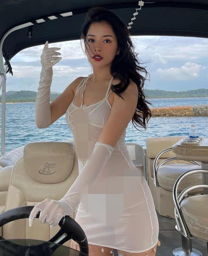 Chi Pu ngày càng mạnh dạn diện các trang phục táo bạo không kém cạnh người chị thân thiết Ngọc Trinh.