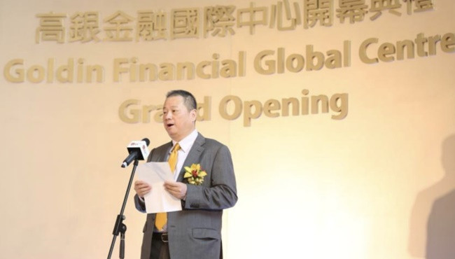 Có thời điểm tài sản của ông Pan SuTong (sống ở Hong Kong, Trung Quốc) lên đến 27 tỷ USD. Tuy nhiên, sau khi cổ phiếu của công ty lao dốc khiến tài sản "bốc hơi", ông đã không còn trong top 500 người giàu nhất thế giới.