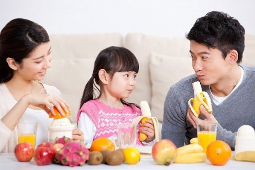 Chuối: Chúng ta đều biết rằng chuối có tác dụng nhuận tràng rất tốt và giá cả rất rẻ. Ngoài ra, nó cũng có nhiều chất dinh dưỡng, cộng với lượng calo thấp, nên ăn nhiều chuối cũng không bị béo. Đối với một số người bị dạ dày xấu, ăn nhiều chuối cũng có tác dụng bảo vệ đường tiêu hóa tốt.